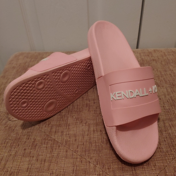 Kendall+Kylie comfortable fashion slip on sandals - Picture 4 of 9